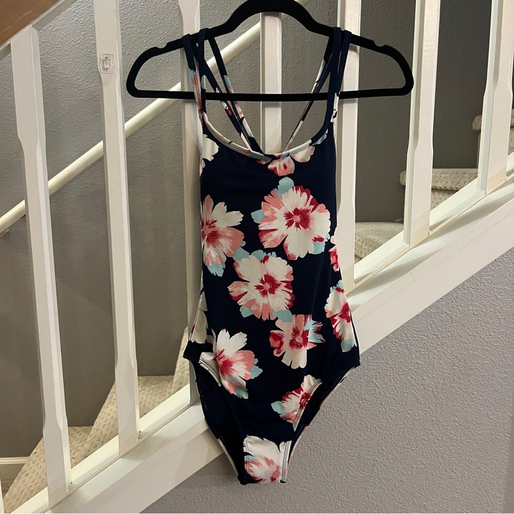 Women’s One Piece Floral Carve Designs Swim Suit Monokini NWT XS
